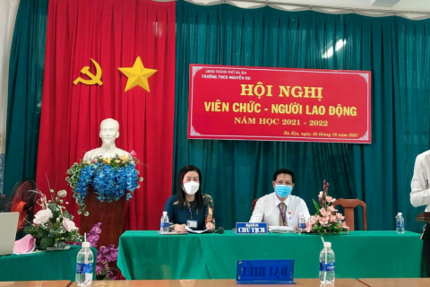Trường THCS Nguyễn Du tổ chức thành công hội nghị viên chức và người lao động năm học 2021-2022