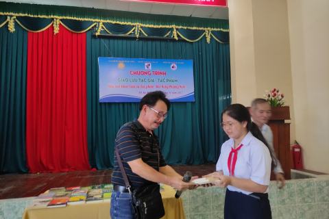 Trường THCS Nguyễn Du tổ chức chương trình Giao lưu tác giả tác phẩm Nhà văn Đoàn Giỏi và Tác phẩm "Đất rừng phương Nam"