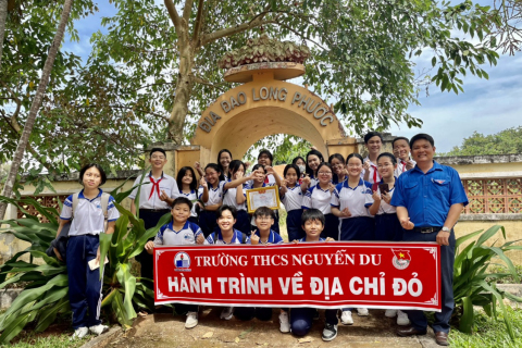 THCS Nguyễn Du tổ chức cho BCH Liên Đội và các bạn học sinh ưu tú hành trình về địa chỉ đỏ 2023