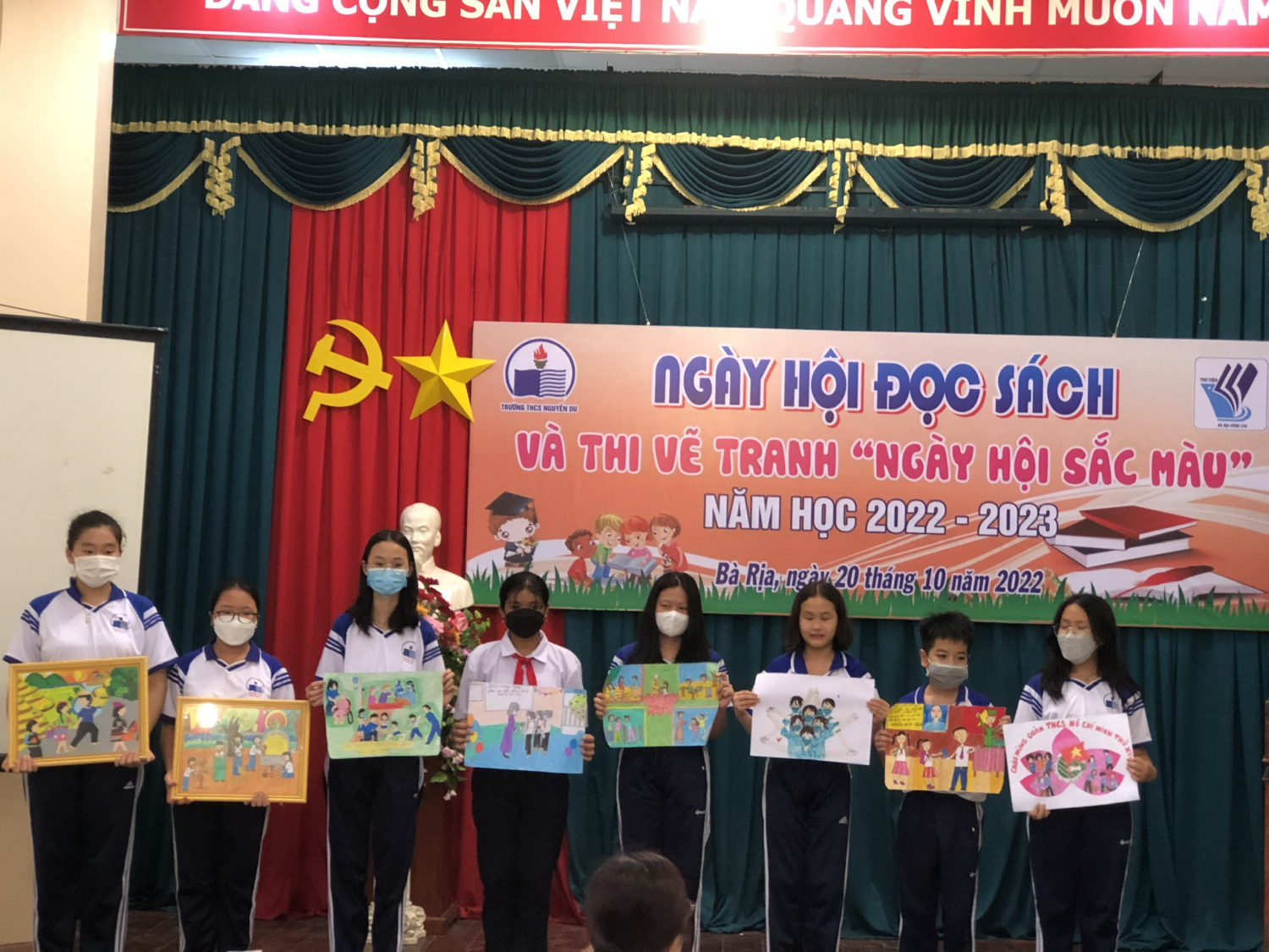 THCS Nguyễn Du tổ chức ngày hội đọc sách và thi vẽ tranh “Ngày hội sắc màu” năm học 2022-2023