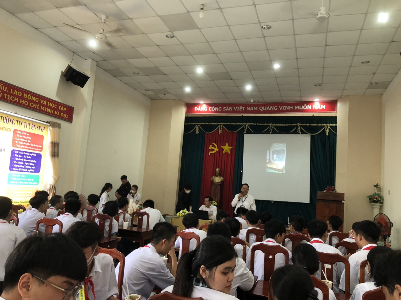 THCS Nguyễn Du, hướng nghiệp cho HS chuẩn bị tốt nghiệp THCS