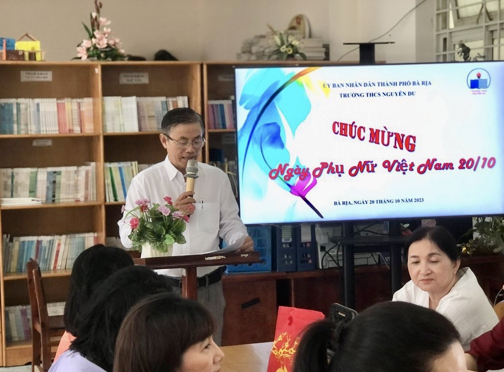 Trường THCS Nguyễn Du tổ chức kỷ niệm ngày Phụ nữ Việt Nam 20-10